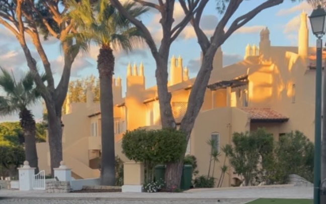 REFINED 3-BEDROOM APARTMENT WITH GOLF VIEWS IN PRIME QUINTA DO LAGO