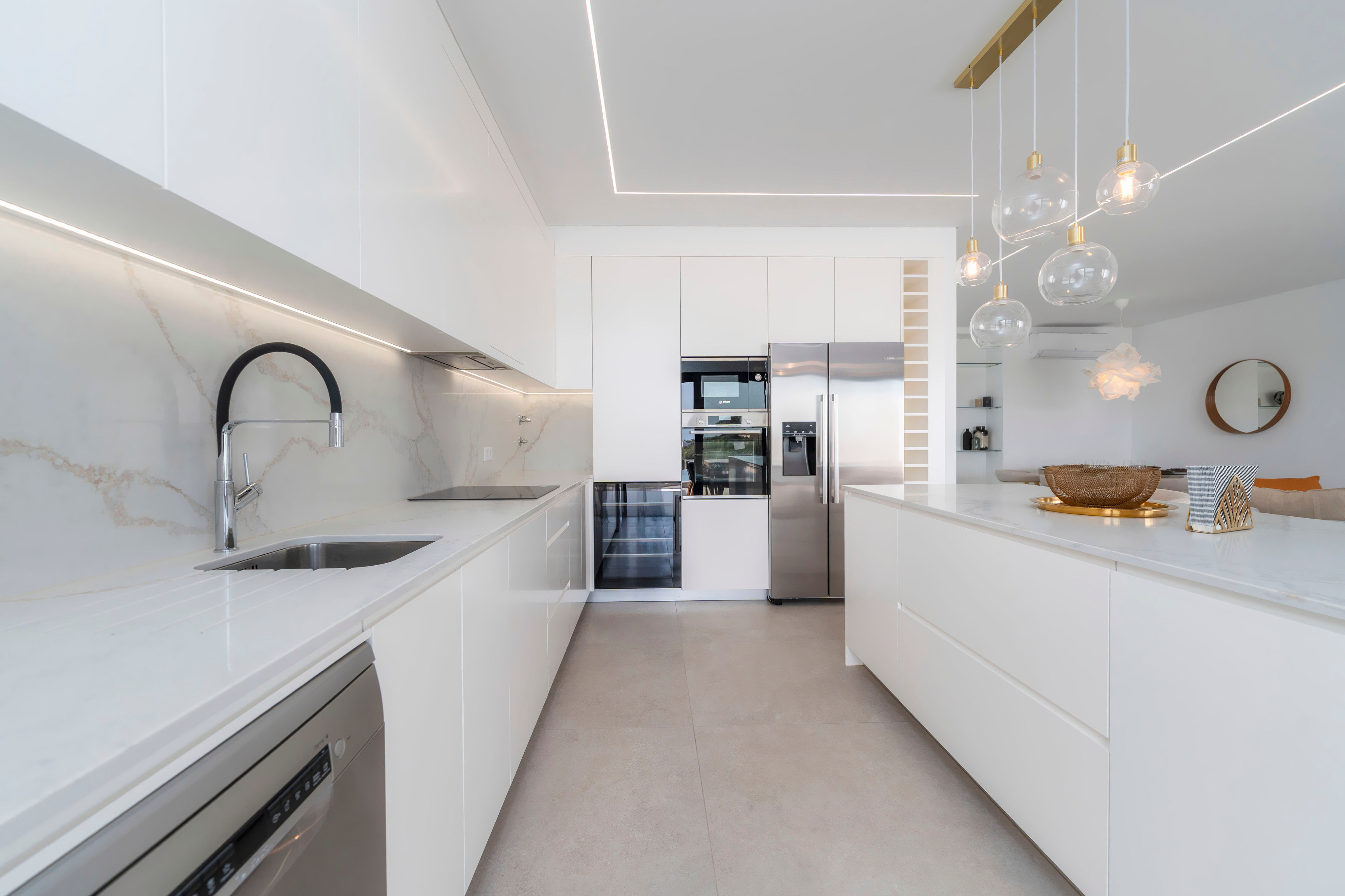 CONTEMPORARY ELEGANCE WITH A COASTAL HEARTBEAT - TOWNHOUSE NEAR QUINTA DO LAGO AND VALE DO LOBO