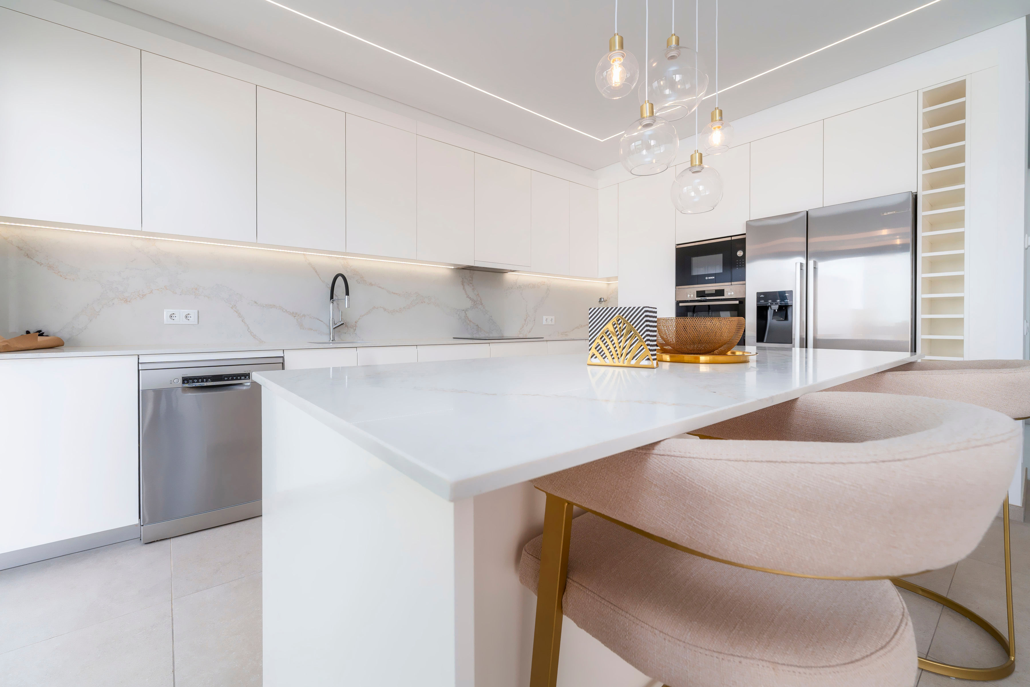 CONTEMPORARY ELEGANCE WITH A COASTAL HEARTBEAT - TOWNHOUSE NEAR QUINTA DO LAGO AND VALE DO LOBO