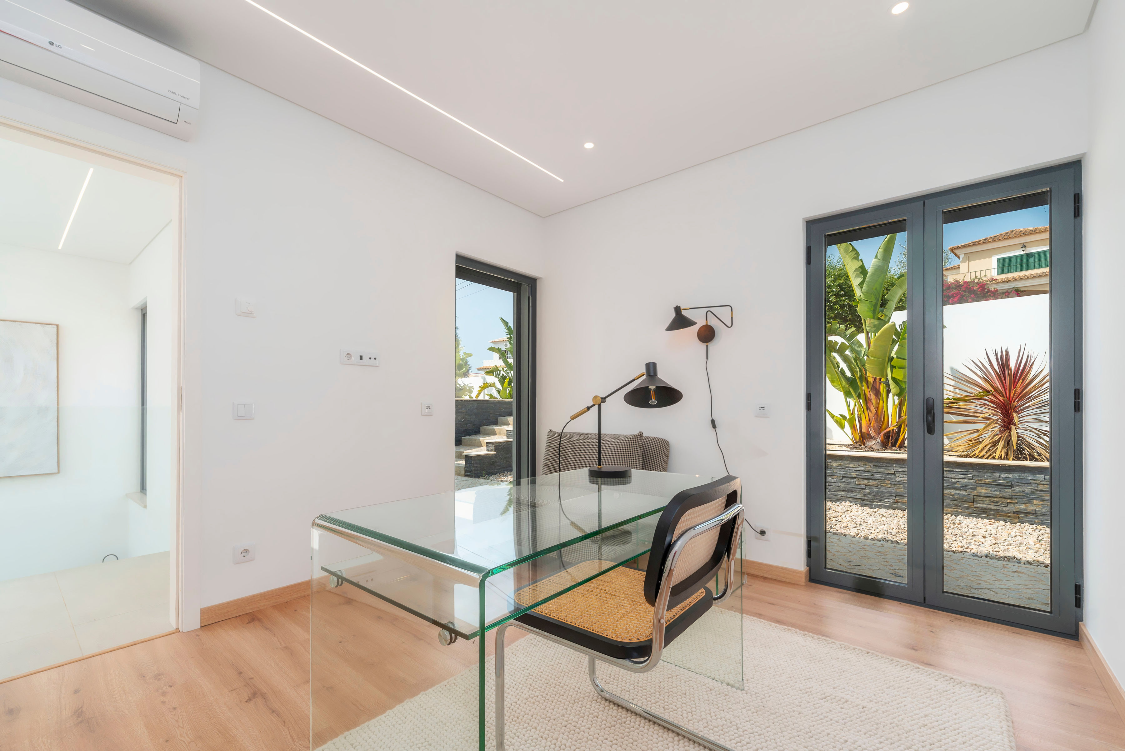 CONTEMPORARY ELEGANCE WITH A COASTAL HEARTBEAT - TOWNHOUSE NEAR QUINTA DO LAGO AND VALE DO LOBO