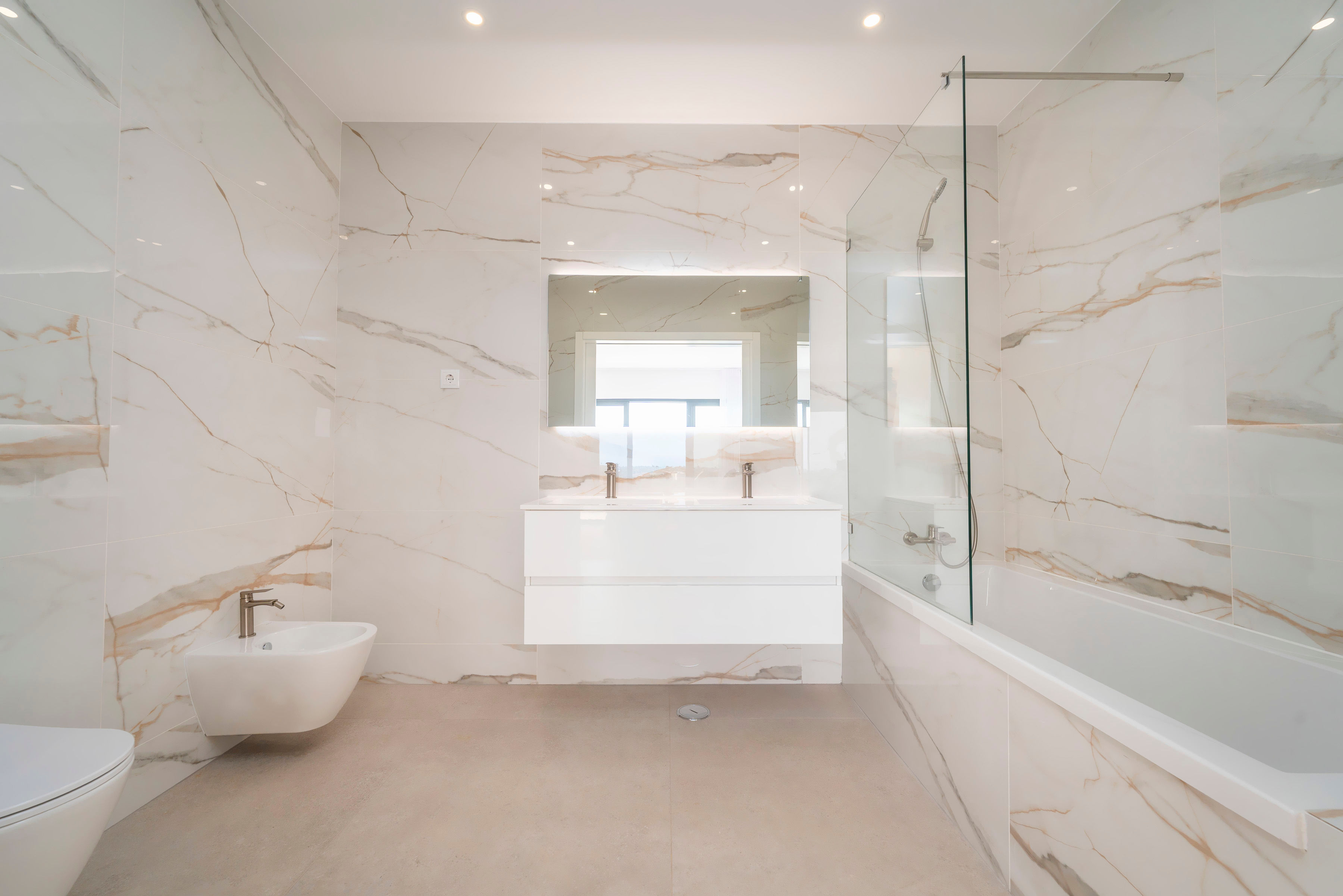 CONTEMPORARY ELEGANCE WITH A COASTAL HEARTBEAT - TOWNHOUSE NEAR QUINTA DO LAGO AND VALE DO LOBO