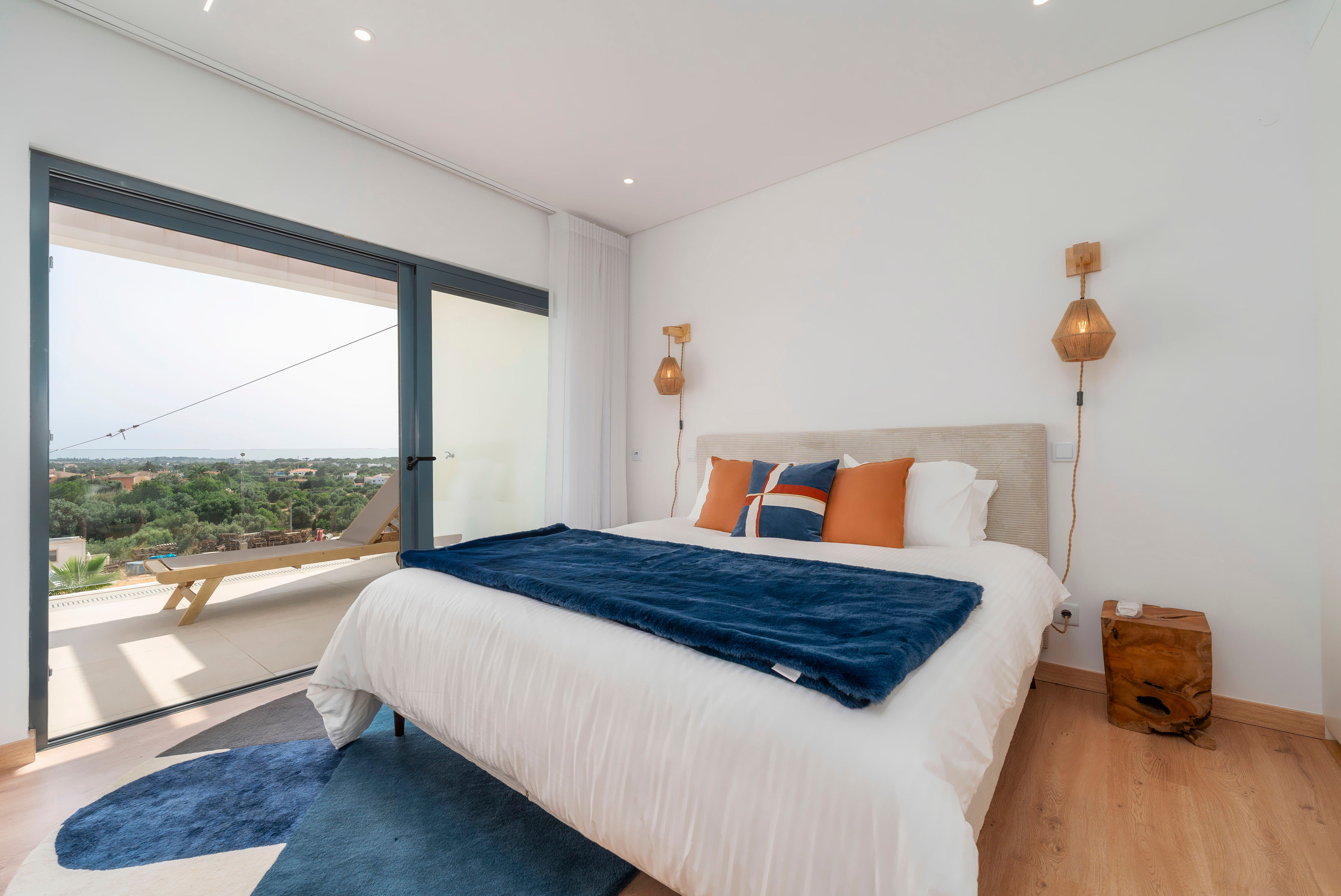 CONTEMPORARY ELEGANCE WITH A COASTAL HEARTBEAT - TOWNHOUSE NEAR QUINTA DO LAGO AND VALE DO LOBO